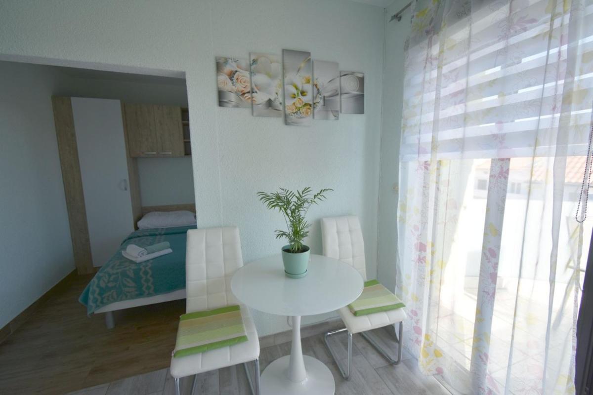 Denjak Apartments Корнич Экстерьер фото